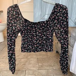 Cropped floral long sleeve. Size-L